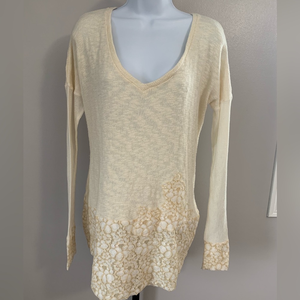 NWOT Aratta Cream V-Neck Lace Hem Lightweight Sweater